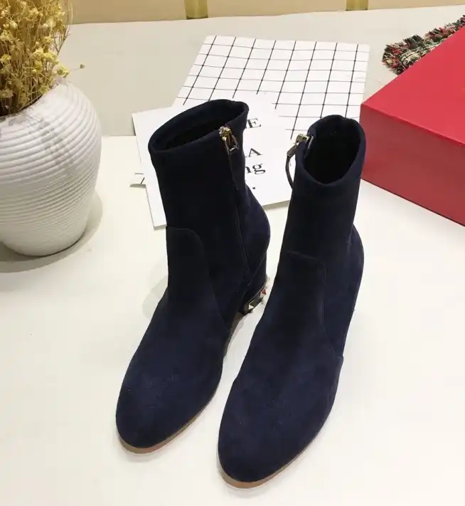 hype Valentino Boots