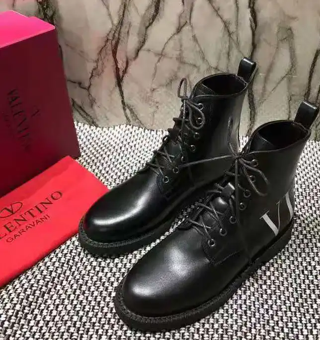 hype Valentino Boots