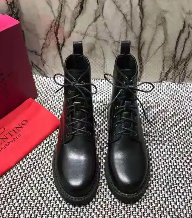 hype Valentino Boots