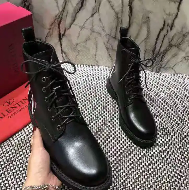 hype Valentino Boots