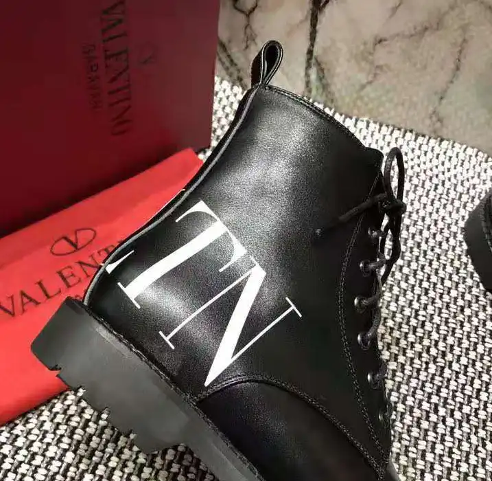 hype Valentino Boots