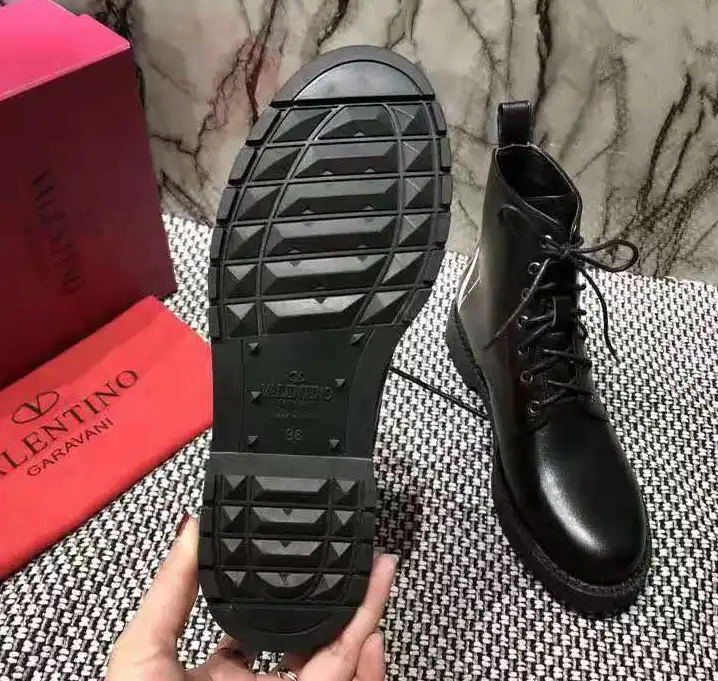 hype Valentino Boots