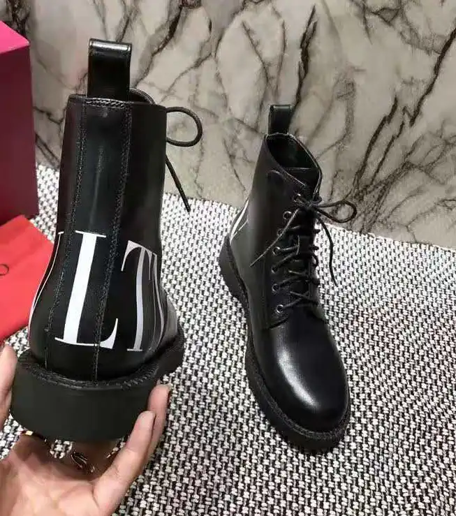 hype Valentino Boots