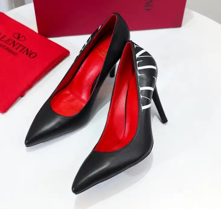 hype Valentino High Heels