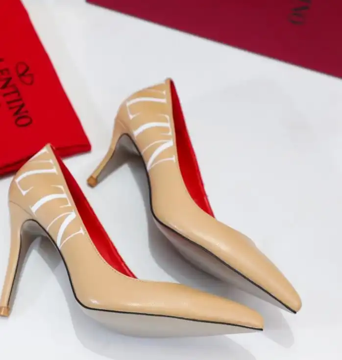 hype Valentino High Heels