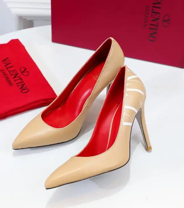 hype Valentino High Heels