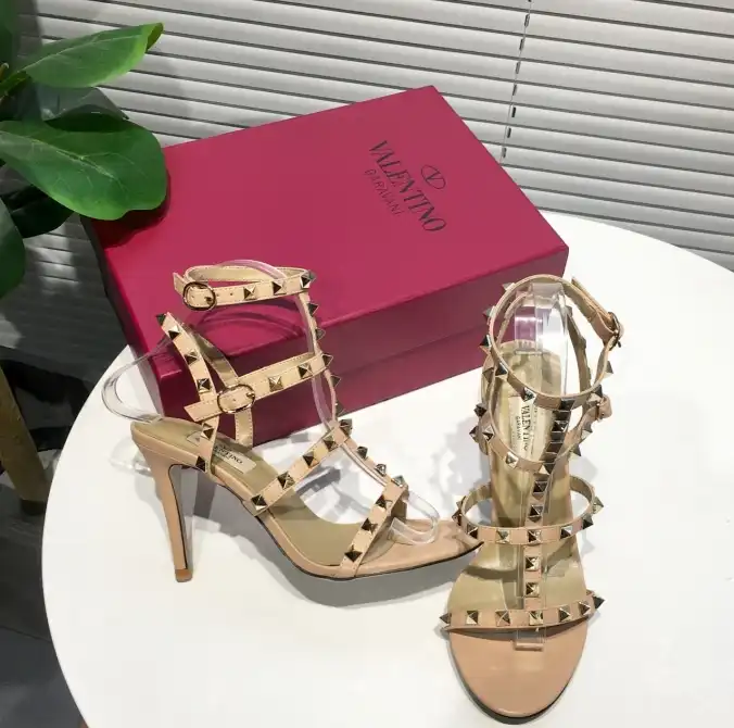 hype Valentino High Heels