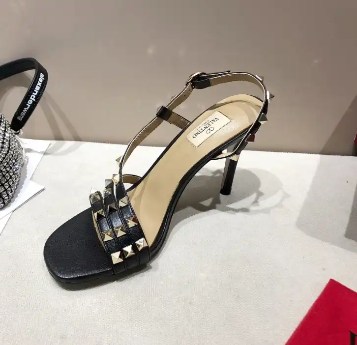 hype Valentino High Heels