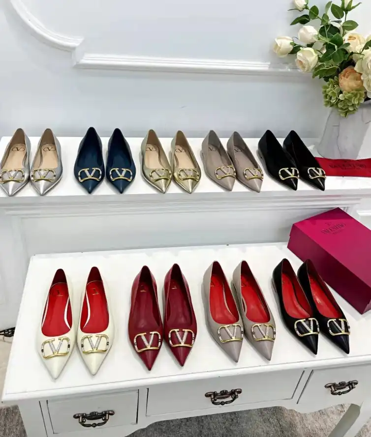 hype Valentino flat shoes