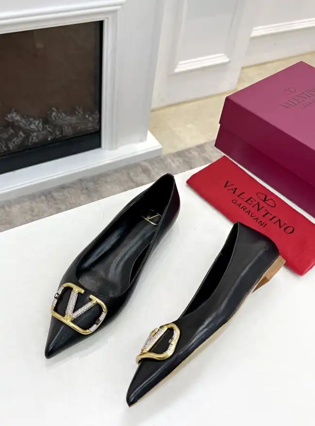 hype Valentino flat shoes