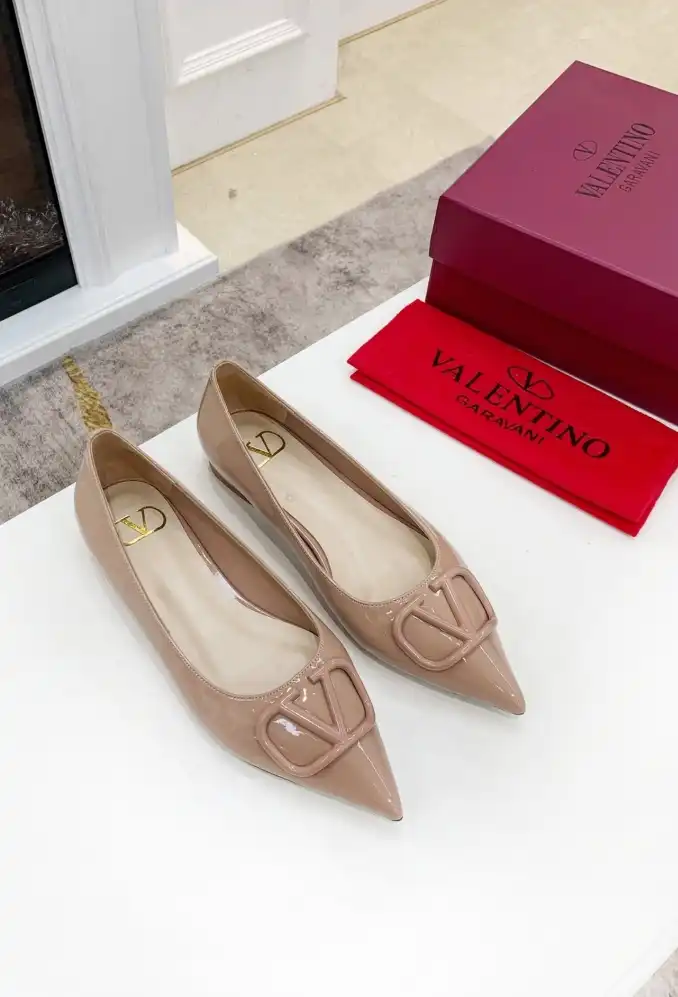 hype Valentino flat shoes