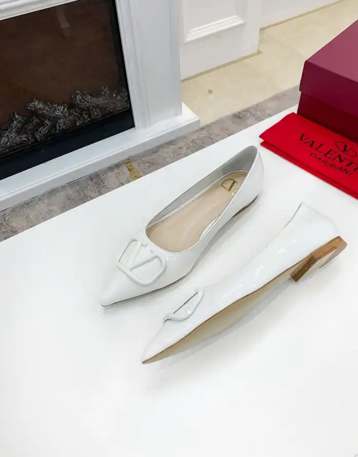 hype Valentino flat shoes