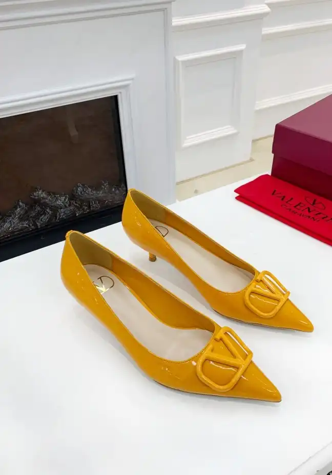 hype Valentino flat shoes