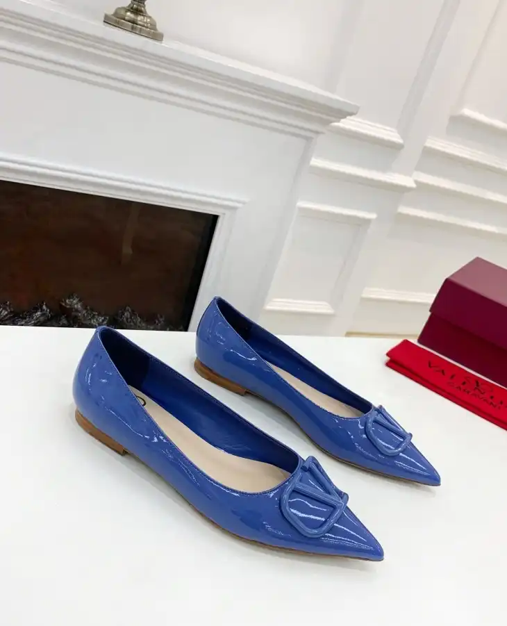 hype Valentino flat shoes