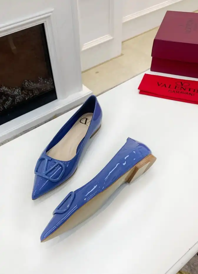 hype Valentino flat shoes