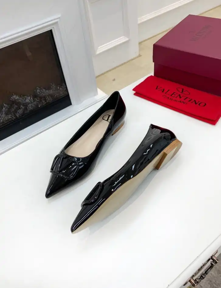 hype Valentino flat shoes