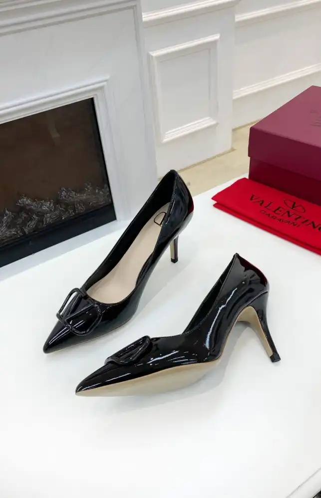 hype Valentino flat shoes