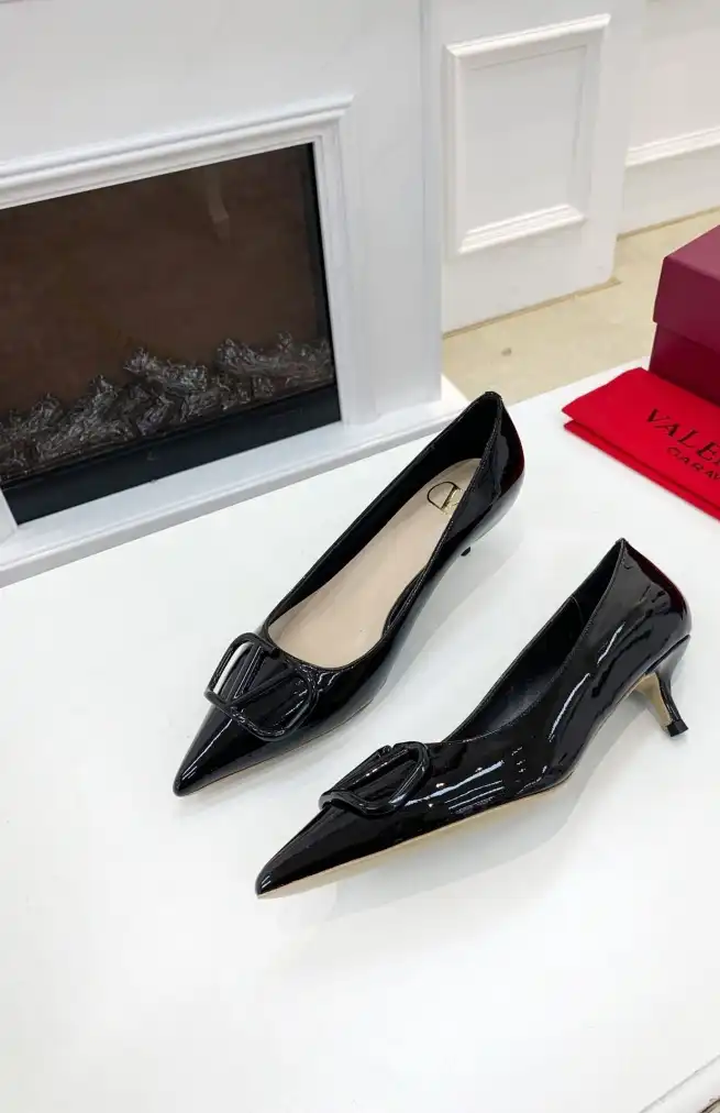 hype Valentino flat shoes