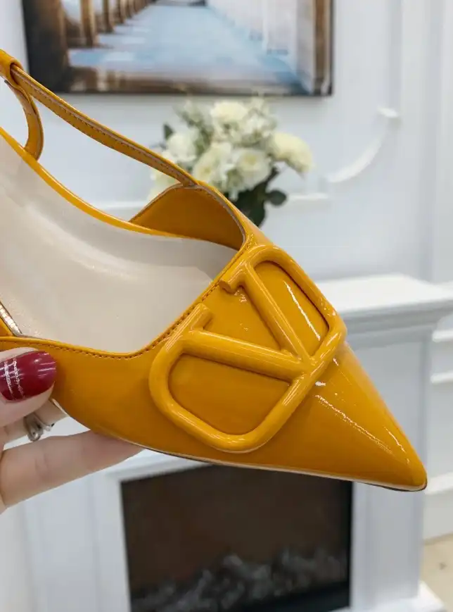 hype Valentino flat shoes