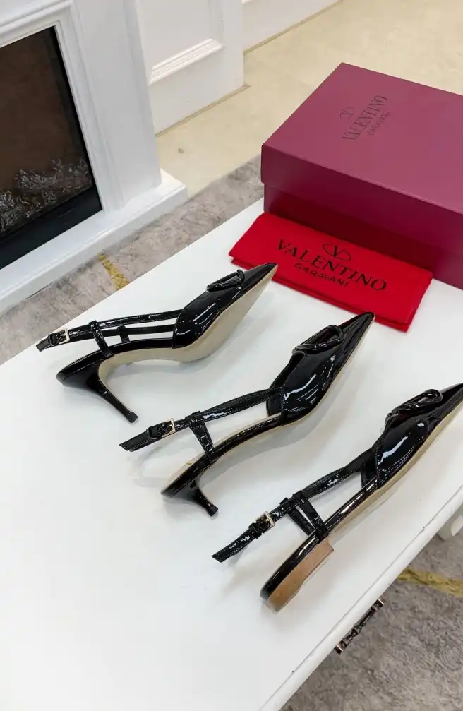 hype Valentino flat shoes