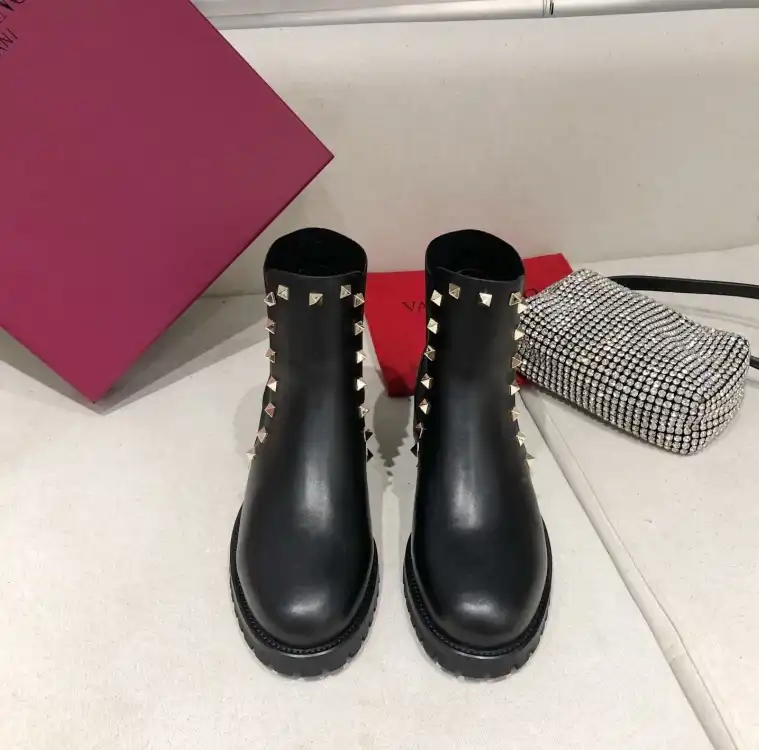 hype Valentino Boots