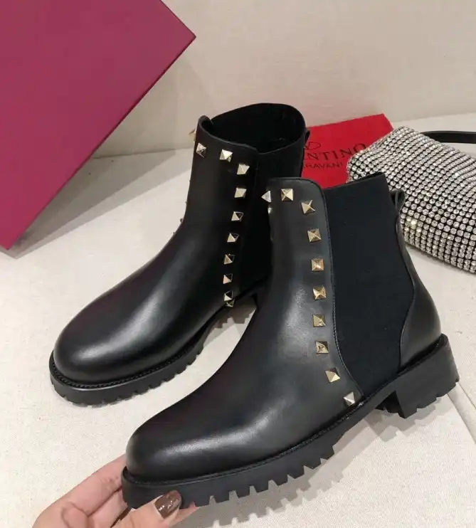 hype Valentino Boots