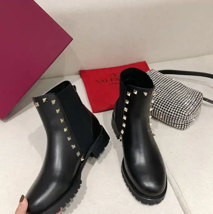 hype Valentino Boots