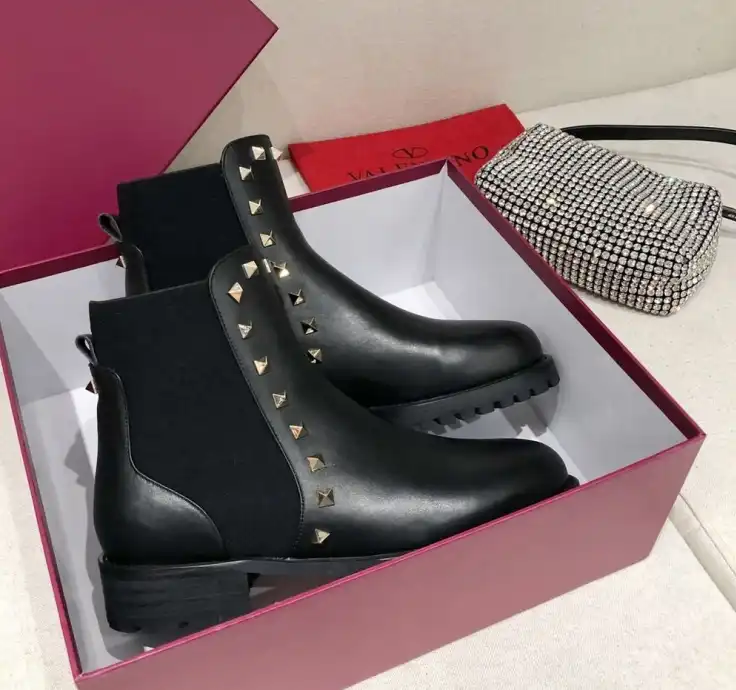 hype Valentino Boots