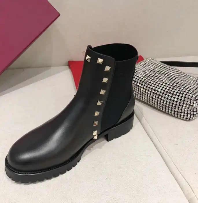 hype Valentino Boots