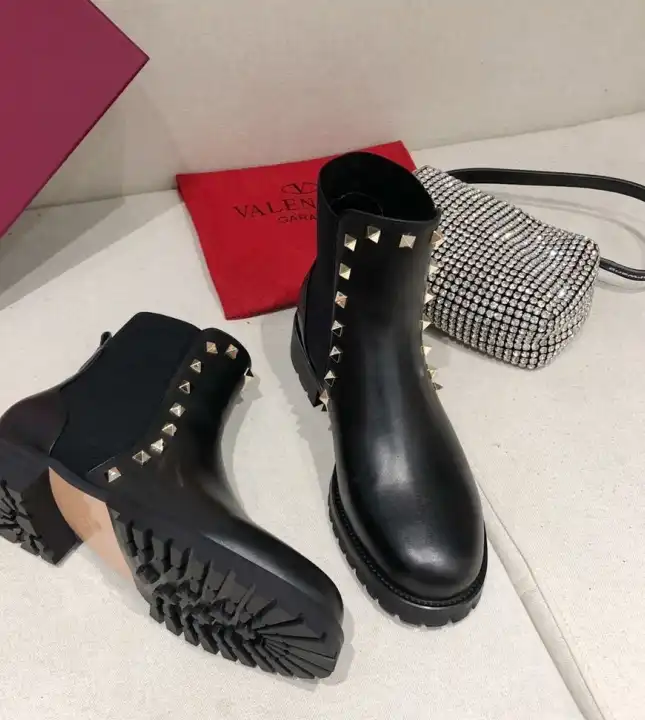 hype Valentino Boots