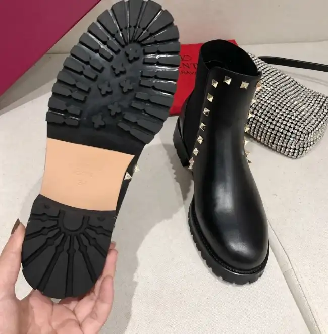 hype Valentino Boots