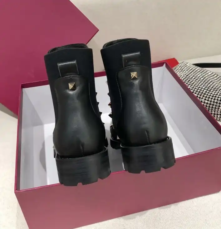 hype Valentino Boots