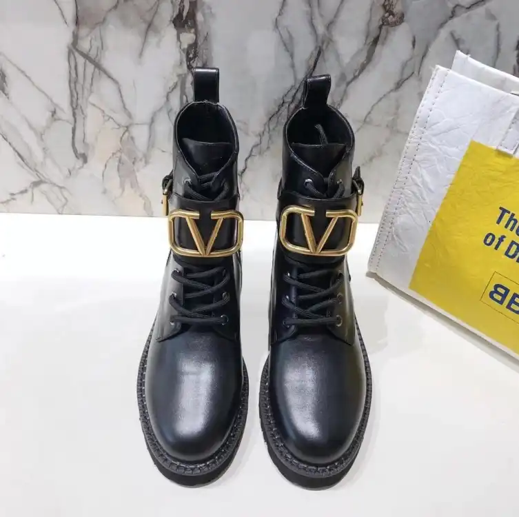 hype Valentino Boots