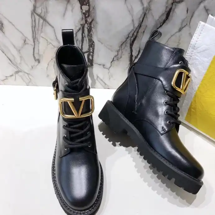 hype Valentino Boots