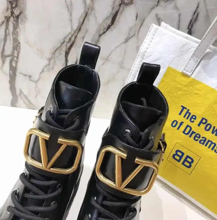 hype Valentino Boots