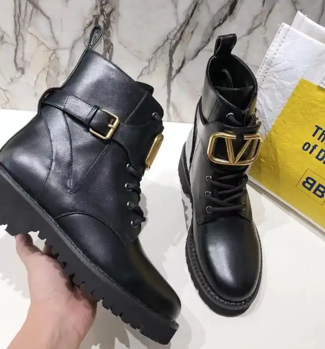 hype Valentino Boots