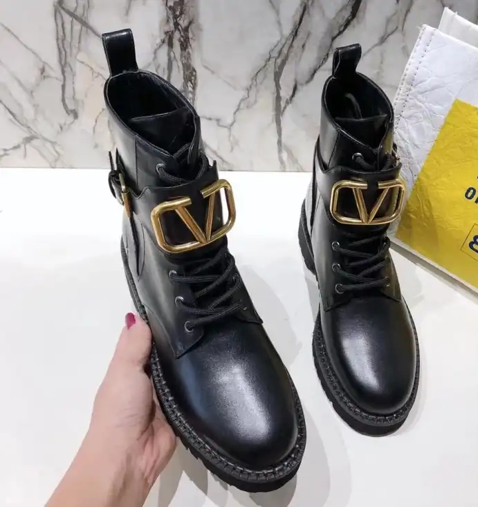 hype Valentino Boots