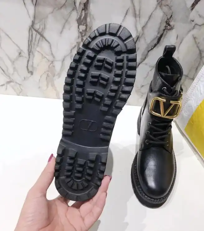 hype Valentino Boots