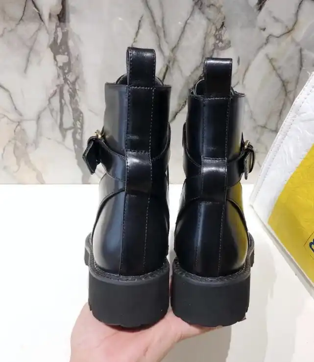 hype Valentino Boots