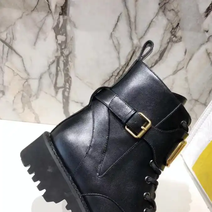 hype Valentino Boots