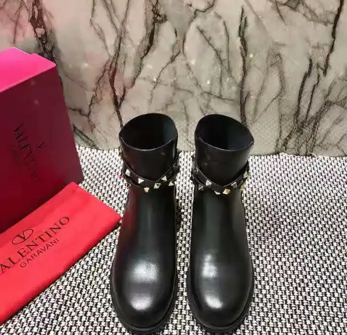 hype Valentino Boots