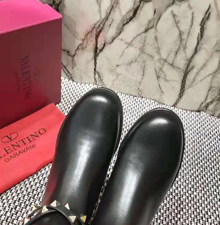 hype Valentino Boots