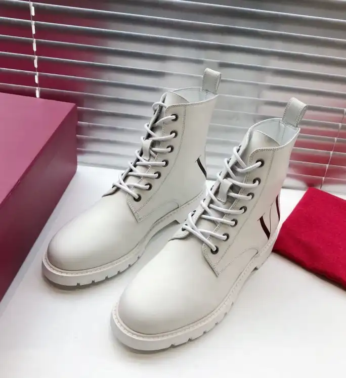 hype Valentino Boots