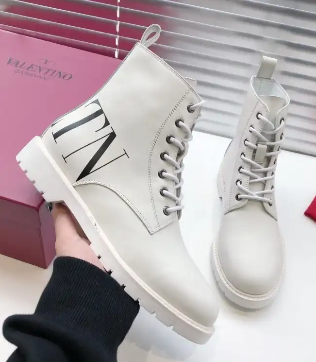 hype Valentino Boots