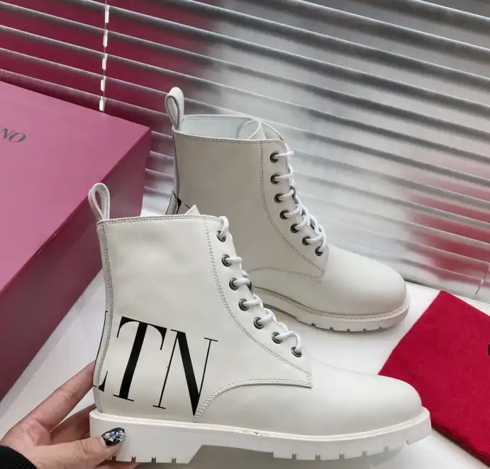 hype Valentino Boots