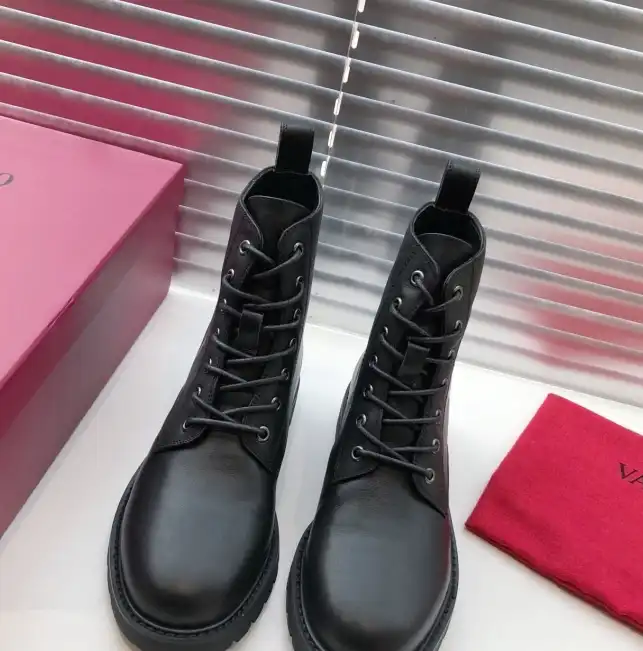 hype Valentino Boots