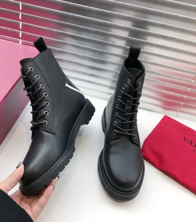 hype Valentino Boots