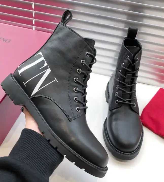 hype Valentino Boots