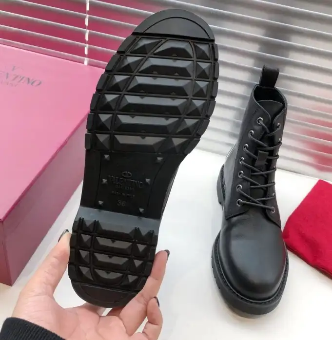 hype Valentino Boots