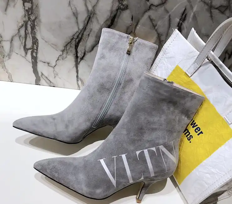 hype Valentino Boots